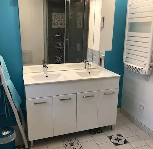 Des Corbieres : Maison Neuve Deco Moderne شقة